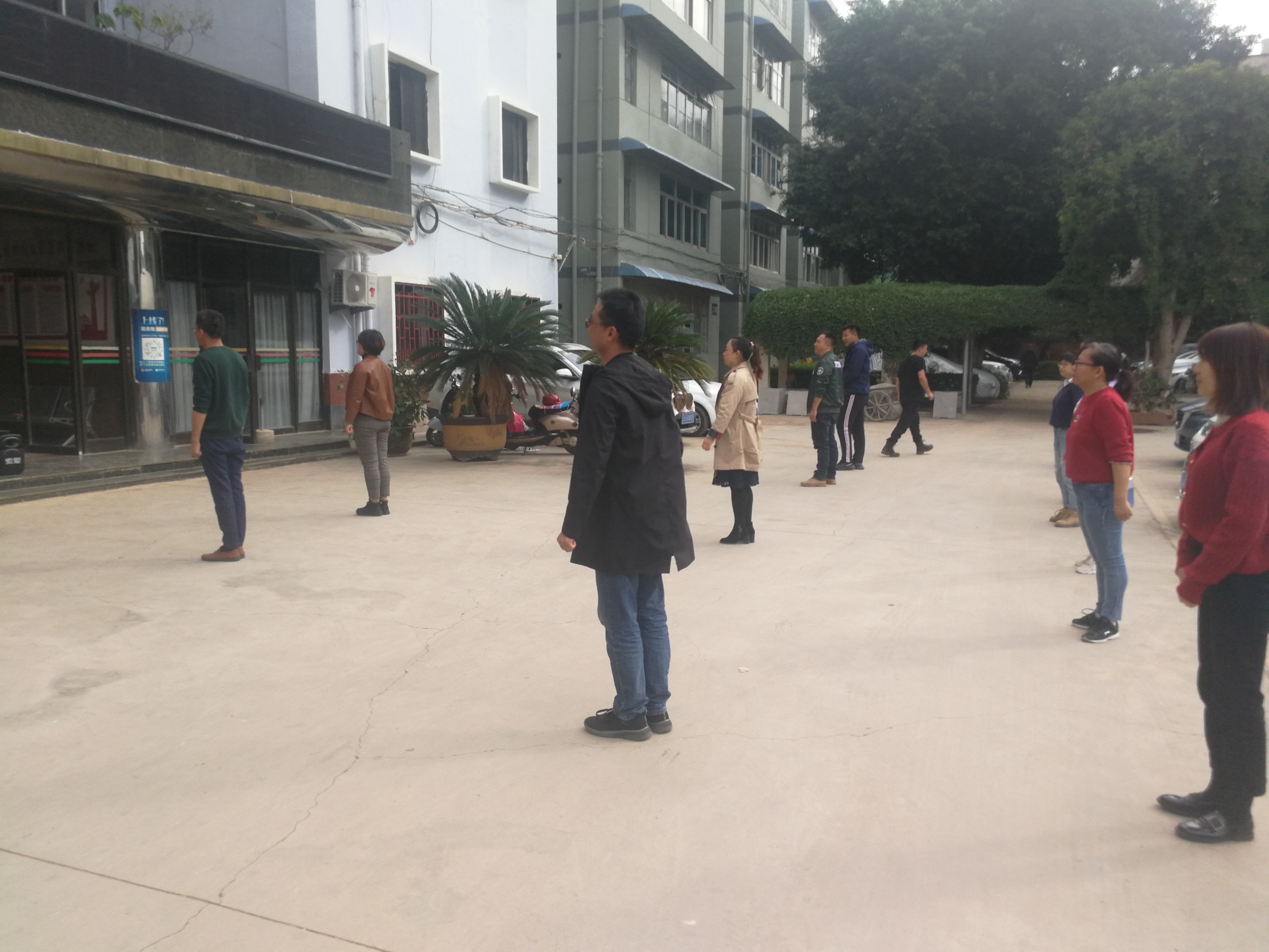 局机关停车场工间操