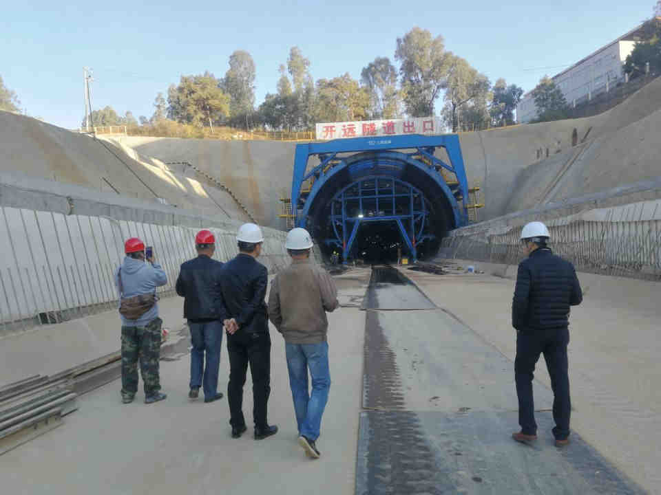 中铁十二局·开远隧道出口_副本